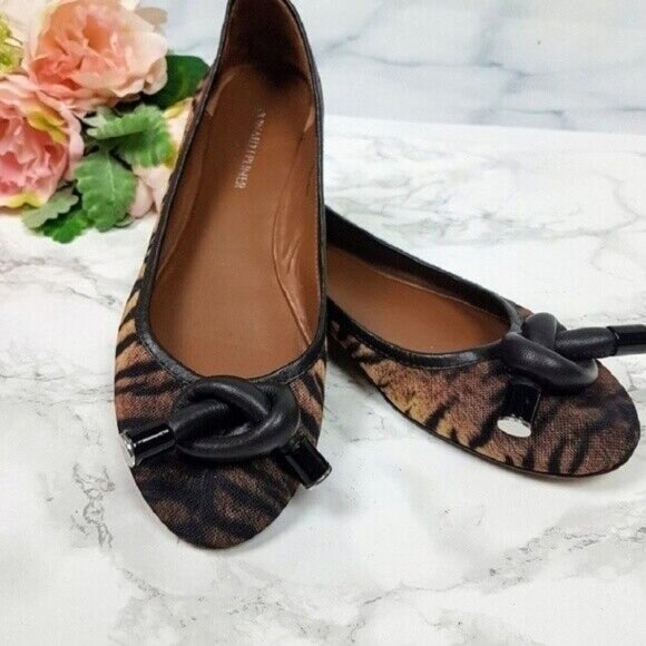 DONALD J PLINER Animal Print Flats Sz 8.5 GRACIE Tiger Knot Leather Outsole $228 - Picture 3 of 6